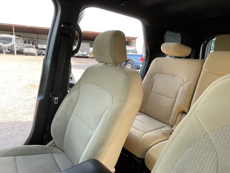 2017-ford-explorer-image-65