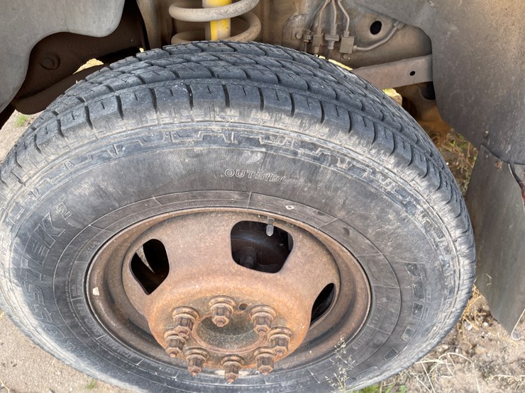 2004-dodge-3500-image-16