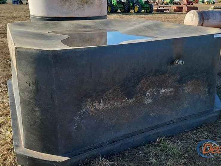 8x8-plastic-square-tub-image-1