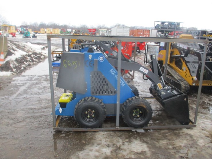 #6651-•-agt-mx-mrw14-wheeled-skidsteer-agt-mx-mrw14-wheeled-skid-steer-rato-15hp,8.6kw,-gasoline-engine-with-epa-,bkt-image-1