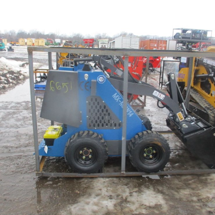 #6651 • AGT MX-MRW14 Wheeled Skidsteer AGT MX-MRW14 Wheeled Skid steer RATO 15HP,8.6KW, Gasoline Engine with EPA ,Bkt