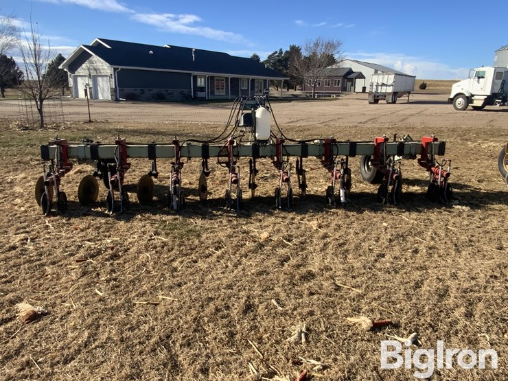 orthman-8r30-fertilizer-bar-image-6