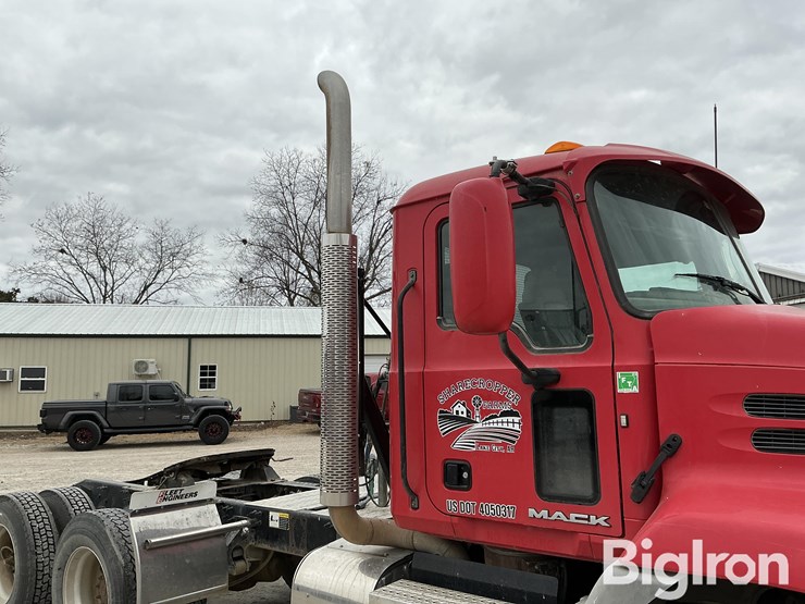 2016-mack-pinnacle-cxu613-image-17