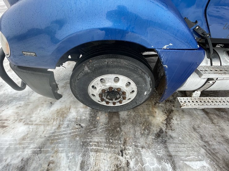 #308-•-2005-freightliner-columbia-semi-tractor-(has-wi-title)-(denmark,-wi)-image-59