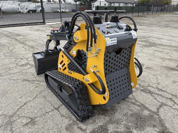 2025-sdlanch-sdll60-skid-steertrack-loader-image-4