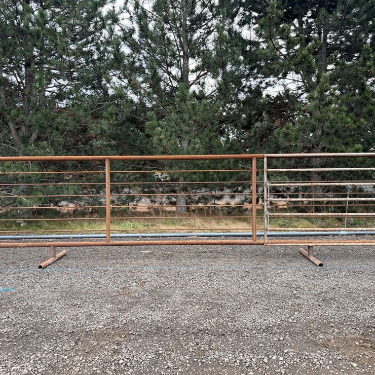 24' Freestanding Panel with 8' Gate