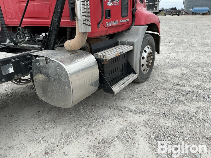 2016-mack-pinnacle-cxu613-image-15