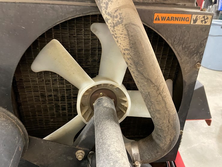 toro-groundsmaster-325d-image-23