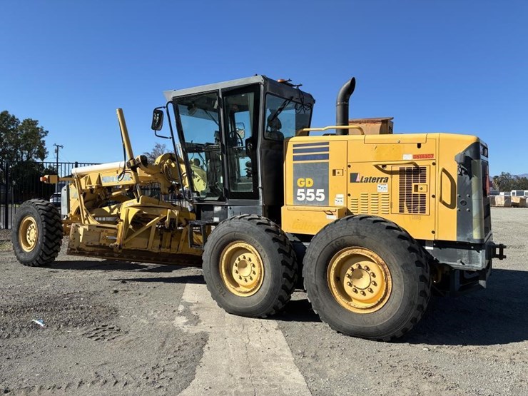 2004-komatsu-gd555-image-4