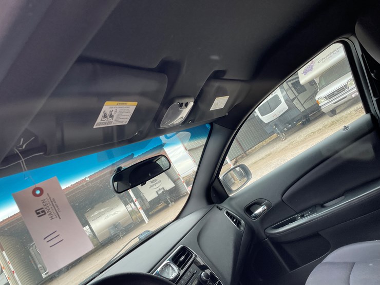 #111-•-2013-chrysler-200-(nm-title)-image-25