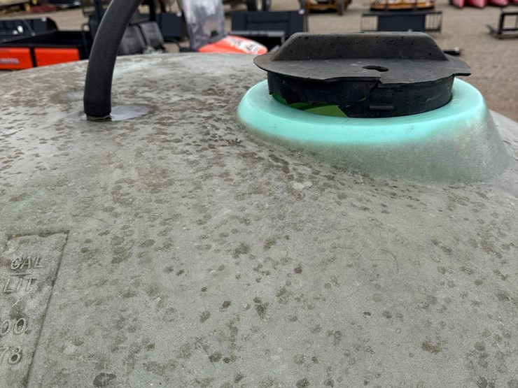 3151---1000-gal.-water-tank-image-4