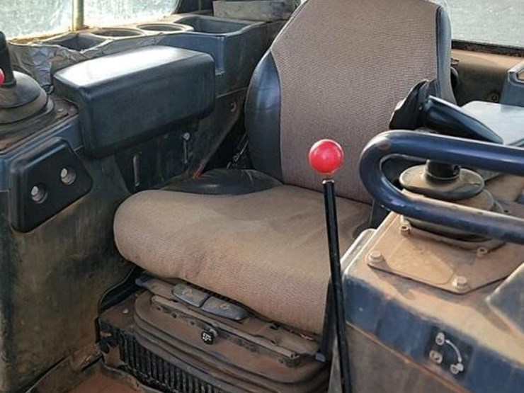 2015-deere-700k-lgp-image-17