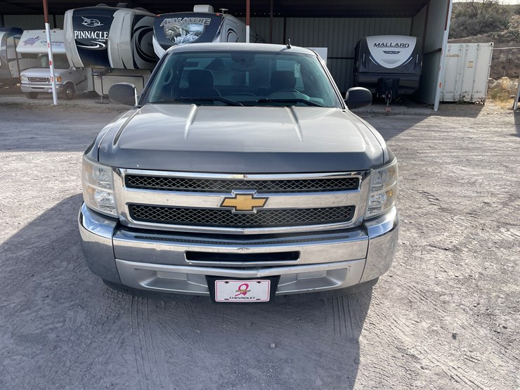 #104-•-2012-chevy-silverado-(salvaged-nm-title)-image-2