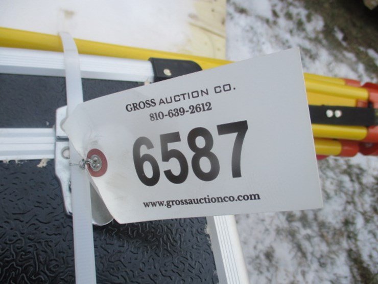 #6587-•-laser-level---[survey-equipment-and-grade-control]-self-leveling-rotary-laser-level-with-batteries,-receiver,-tripod,-grade-rod-image-3