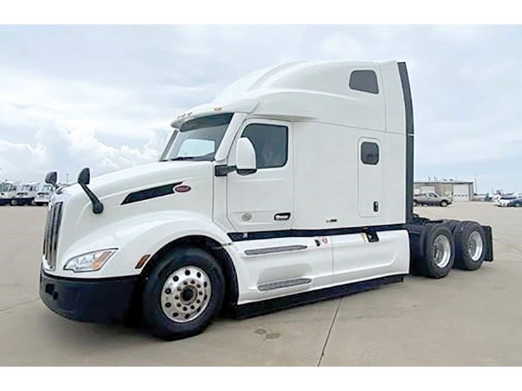 2022-peterbilt-579-image-1