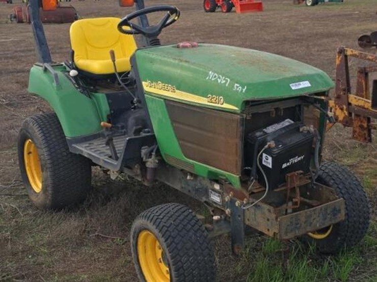 john-deere-2210-image-3