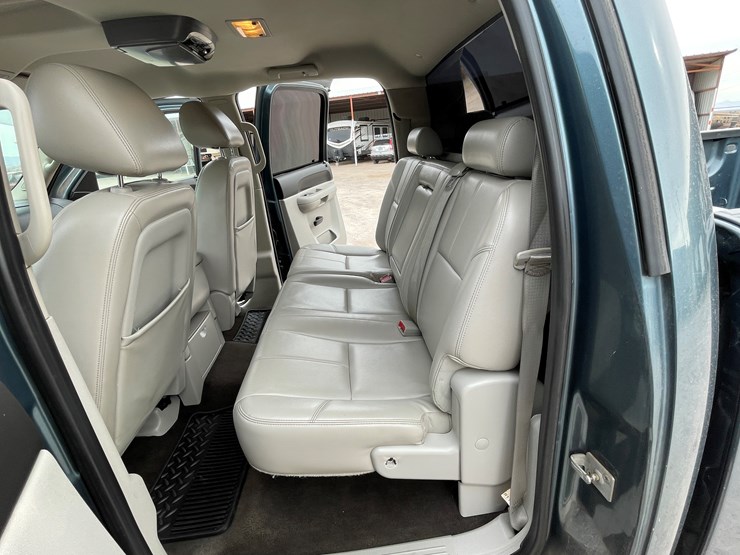 2011-chevrolet-silverado-2500hd-lt-image-110