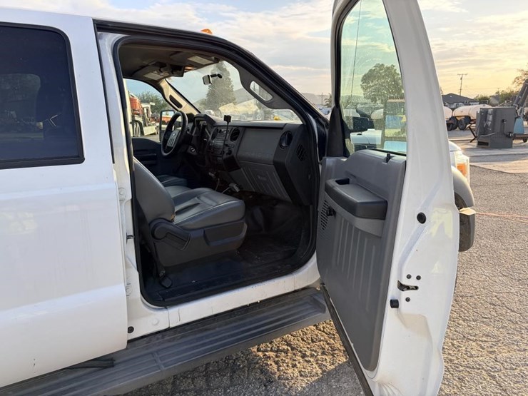 2012-ford-f550-image-10