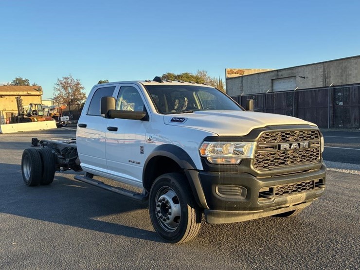2019-dodge-ram-5500-image-2