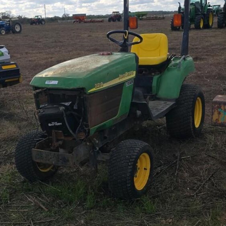 JOHN DEERE 2210
