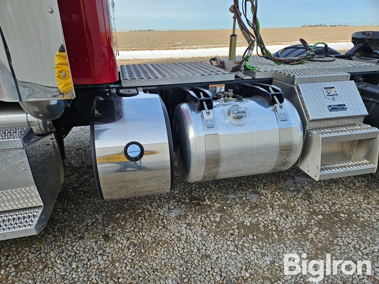 2013-peterbilt-386-image-16