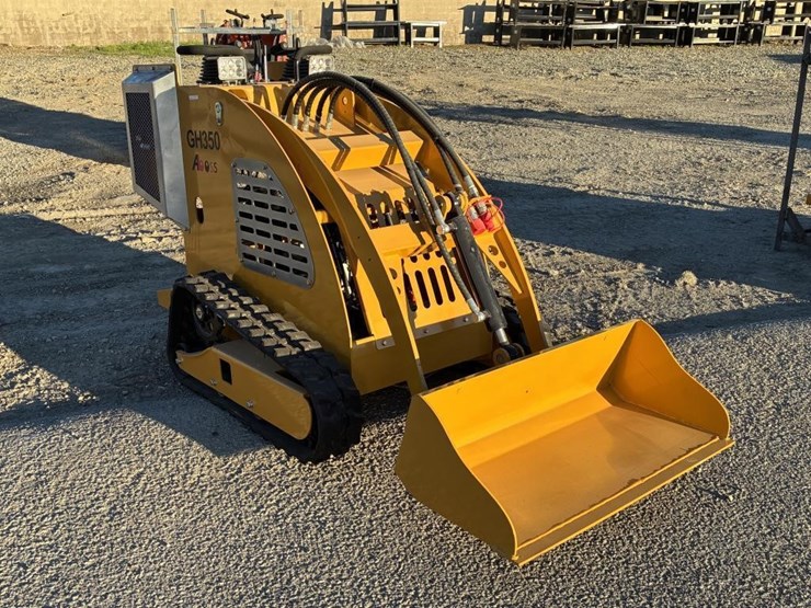 2025-aboss-gh350-skid-steertrack-loader-image-2
