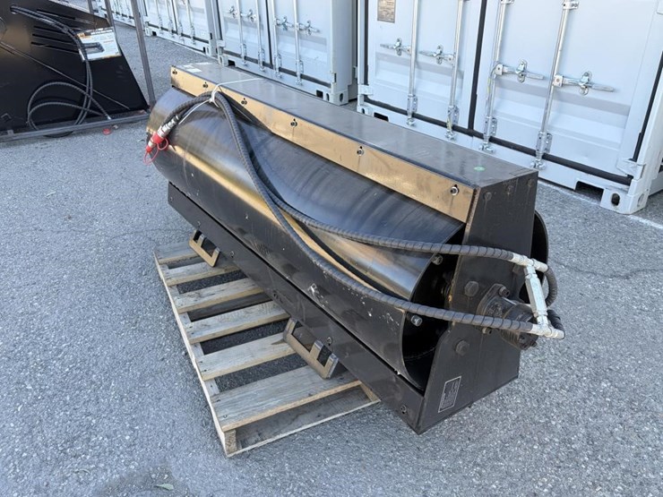 giyi-skid-steer-roller-72"-image-1