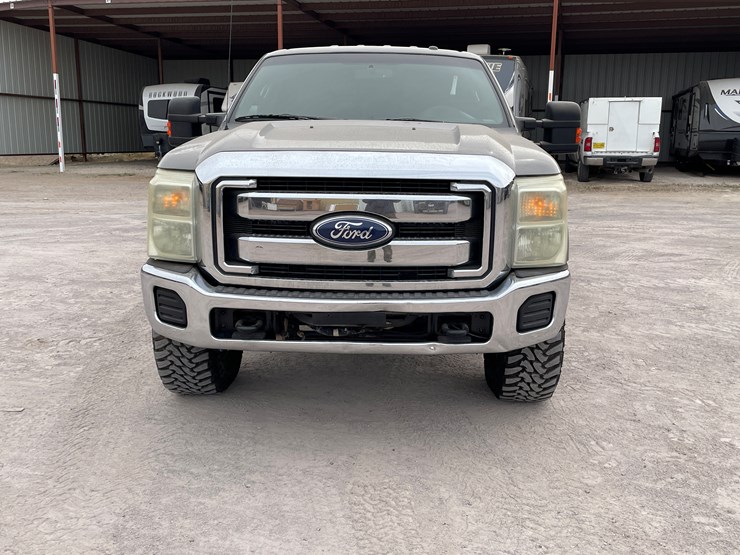 2011-ford-f250-lariat-image-2