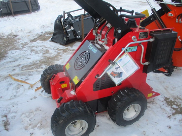 #6595-•-future-ft-323w-mini-skid-steer-electric-start-open-operator-station,-40-in-bucket-300kg-lifting-capacity-640kg-image-3