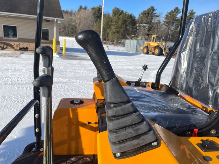 #132-•-miva-va13-mini-excavator-(mosinee,-wi)-image-13