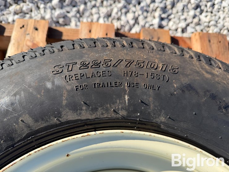 carlisle-st225/75r15-tire-&-5-bolt-rim-image-13