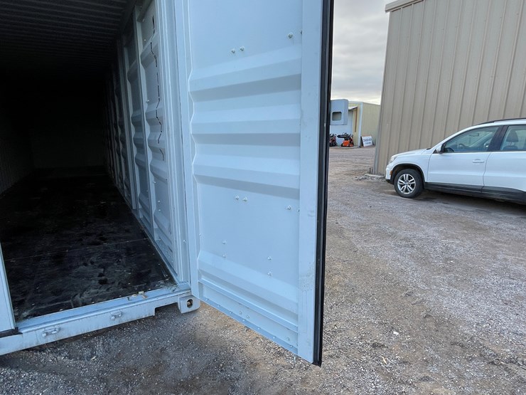 #200d-•-40'-container-image-69