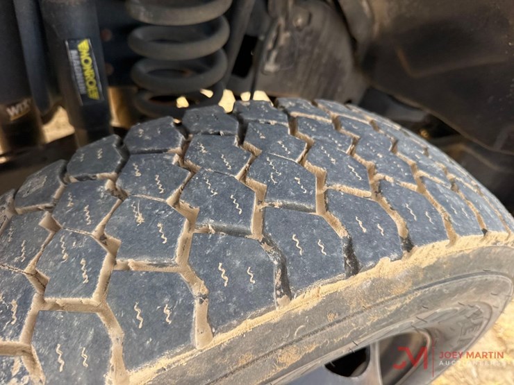 2016-ford-f550-xl-image-30