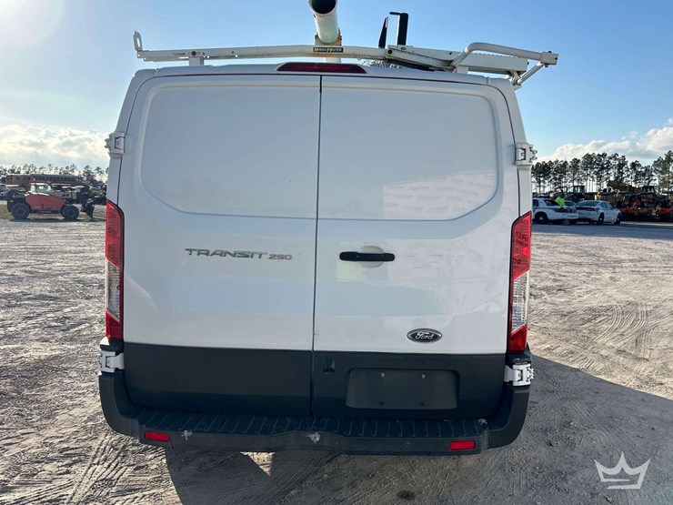 2017-ford-transit-image-30