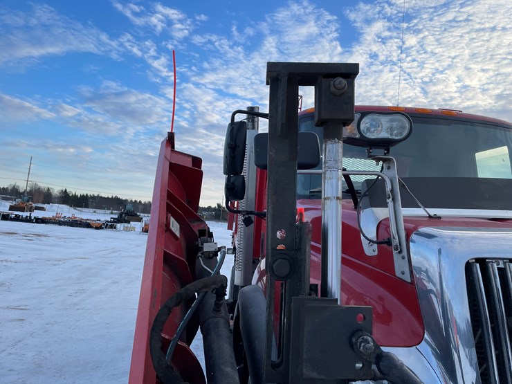 2007-international-7400-image-16