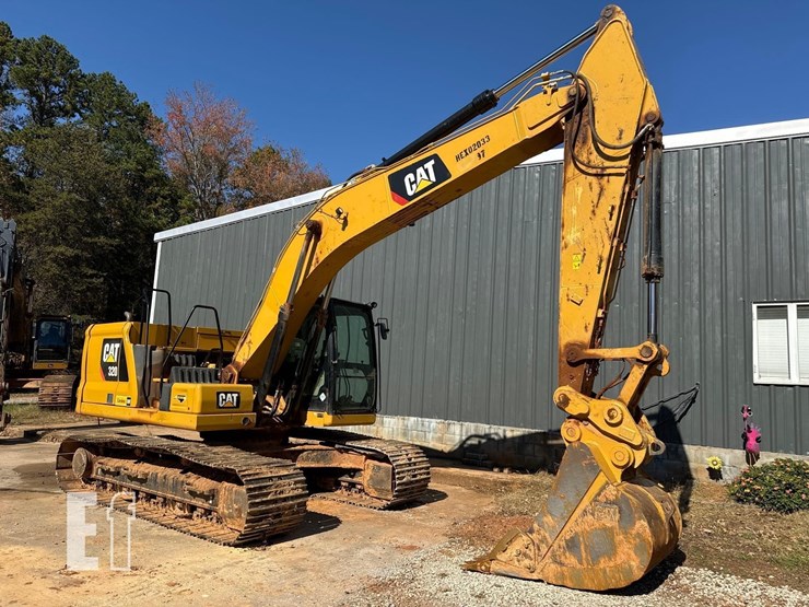 2022-caterpillar-320-image-1