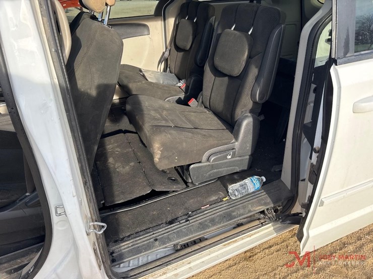 2016-dodge-grand-caravan-image-16