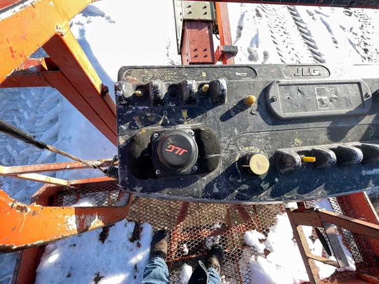 2002-jlg-600s-image-25