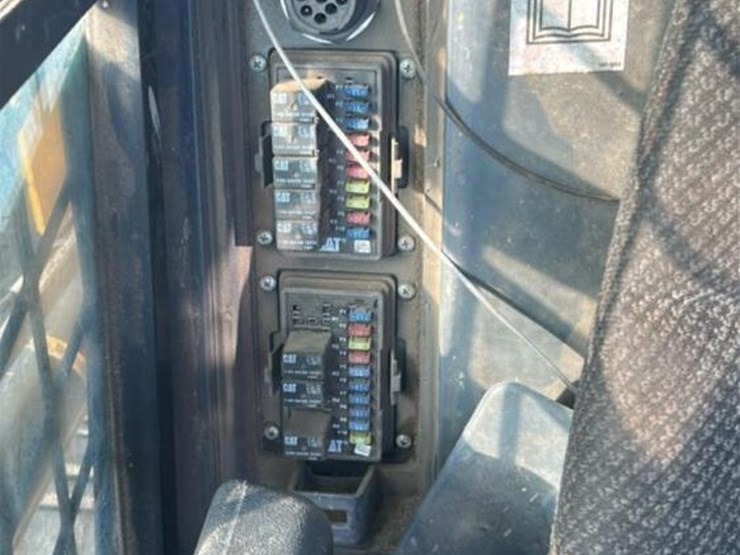 2017-caterpillar-277d-image-17