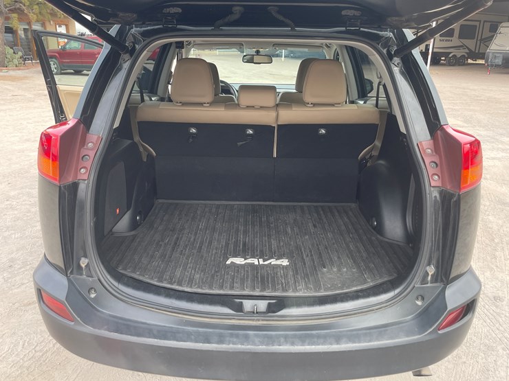 2013-toyota-rav4-image-40