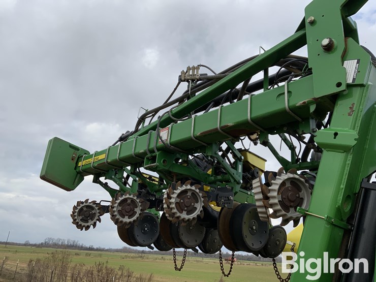 2015-john-deere-1725-image-19