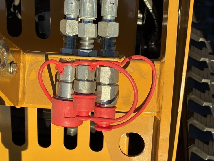 2025-aboss-gh350-skid-steertrack-loader-image-7