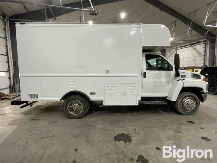 2009-gmc-topkick-image-4