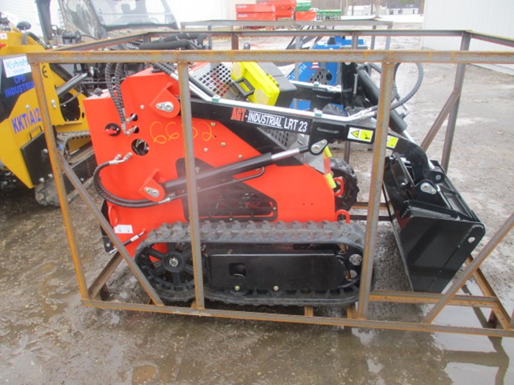 #6652-•-agt-lrt23-tracked-skidsteer-agt-lrt23-tracked-skid-steer-rato,-23-hp,-gasoline-engine-with-epa,,-bkt,-image-3