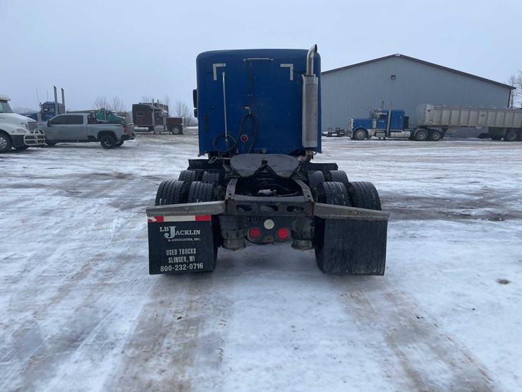 #308-•-2005-freightliner-columbia-semi-tractor-(has-wi-title)-(denmark,-wi)-image-4