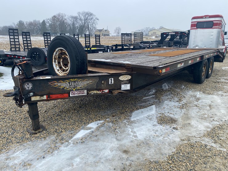 #362-•-2004-h-&-h-tandem-axle-equipment-trailer-(has-wi-title)-(helenville,-wi)-image-1