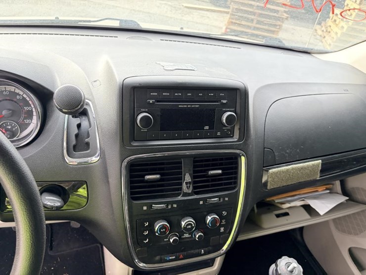 2016-dodge-grand-caravan-image-13