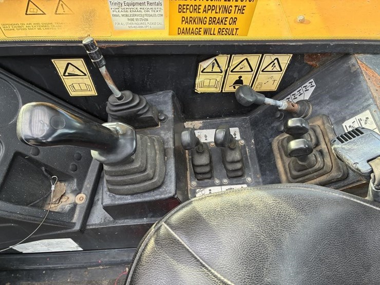 2014-jcb-telescopic-reach-lift-image-19