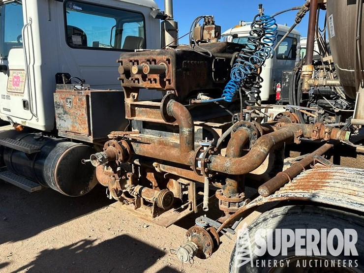 (x)-2005-mack-cv713-t/a-kill-truck,-vin-1m2ag11y7...-image-8