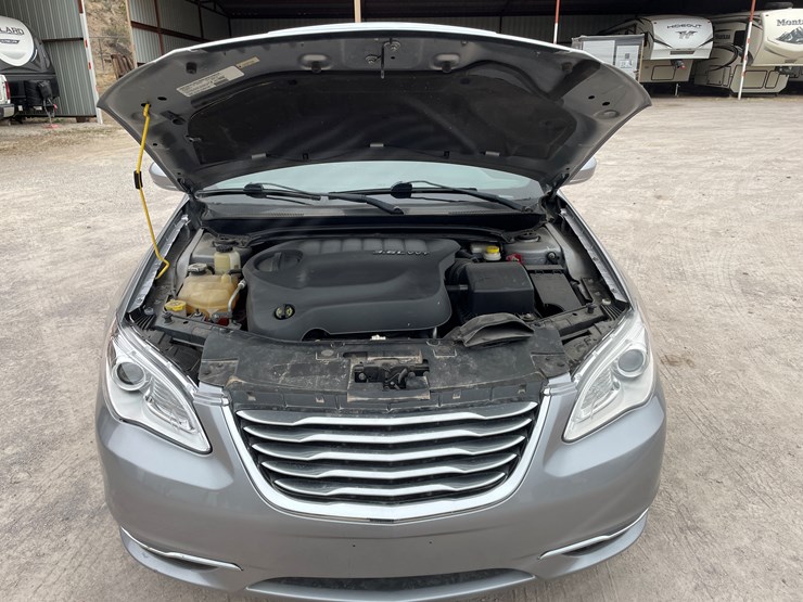 #111-•-2013-chrysler-200-(nm-title)-image-42